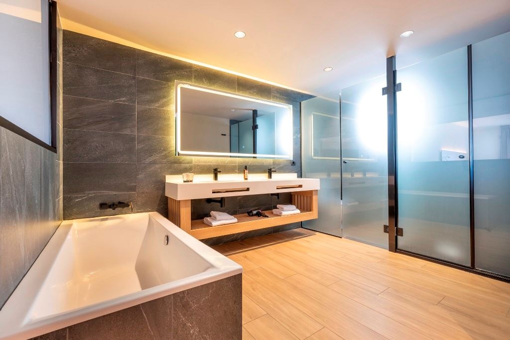 rooms-junior-suite-with-pool-or-garden-view-and-balcony-or-terrace-jr-suite