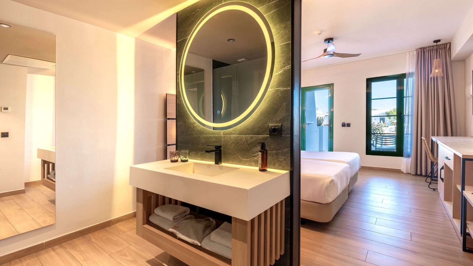 rooms-double-superior-room-single-use-with-pool-or-garden-view-dbl-sup