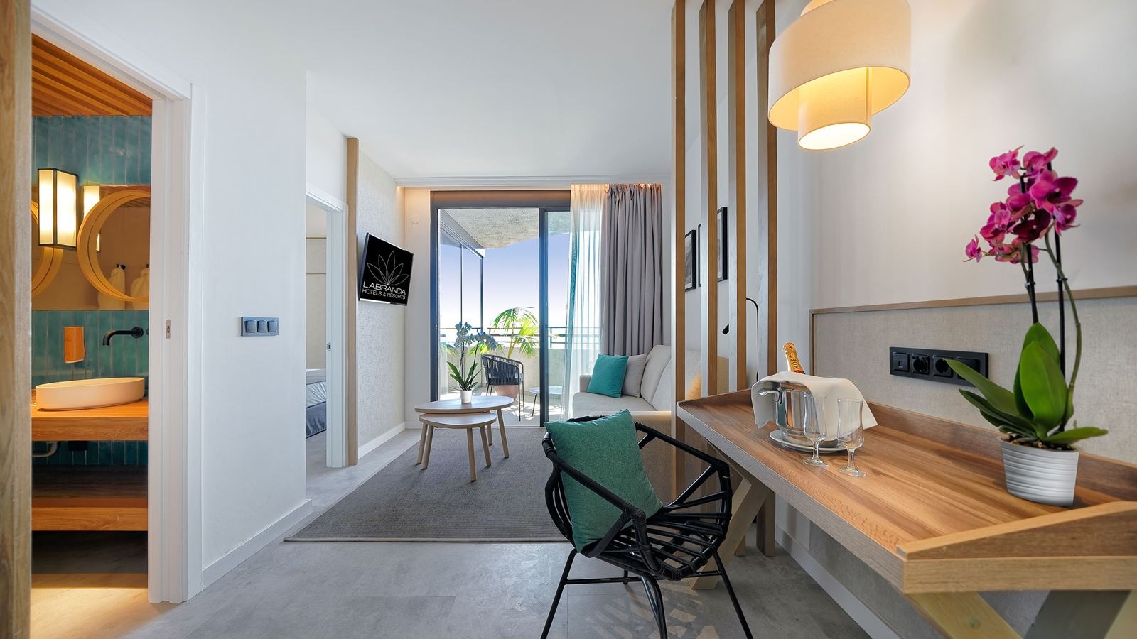 rooms-family-suite-sea-view-balcony-or-terrace