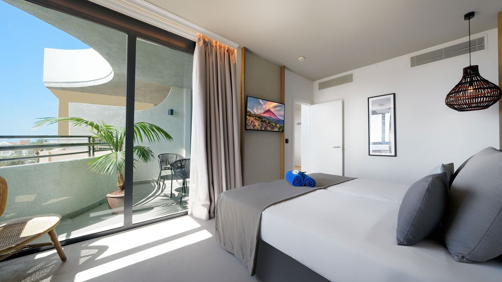 rooms-family-suite-sea-view-balcony-or-terrace