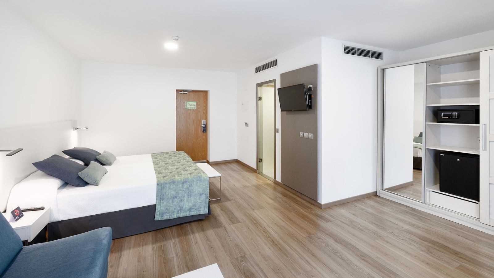 rooms-family-room-balcony-or-terrace