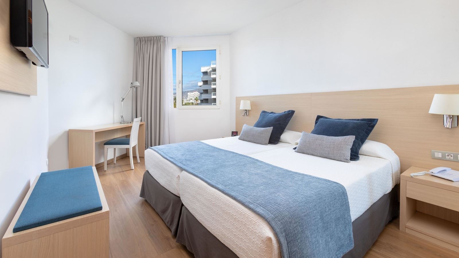 rooms-junior-suite-sea-view-balcony-or-terrace