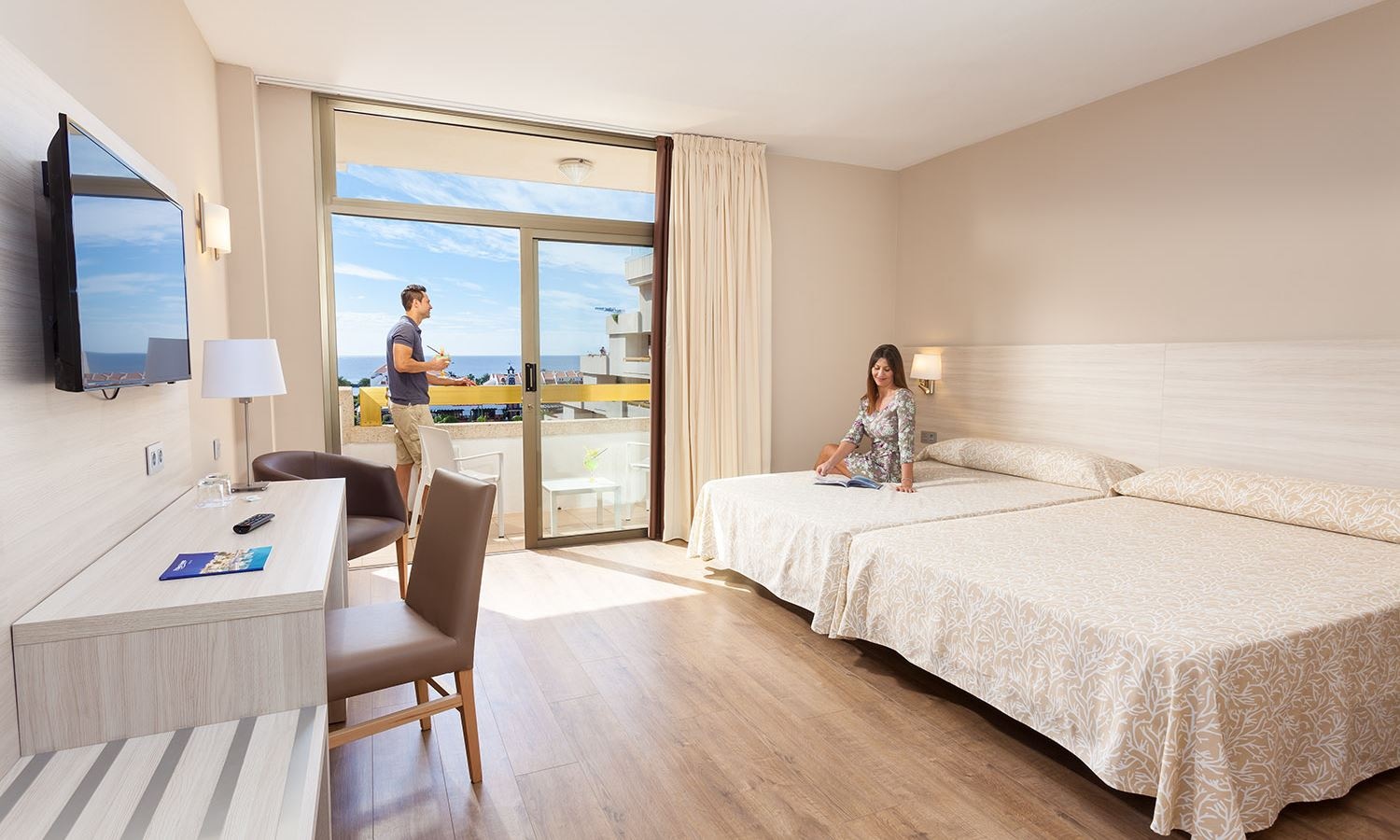 rooms-senator-room-pool-view