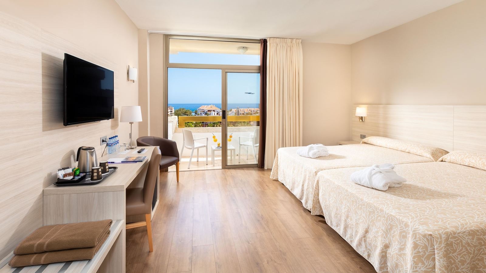 rooms-superior-pool-view