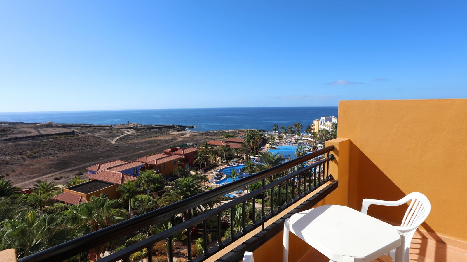 rooms-standard-sea-side-balcony-or-terrace