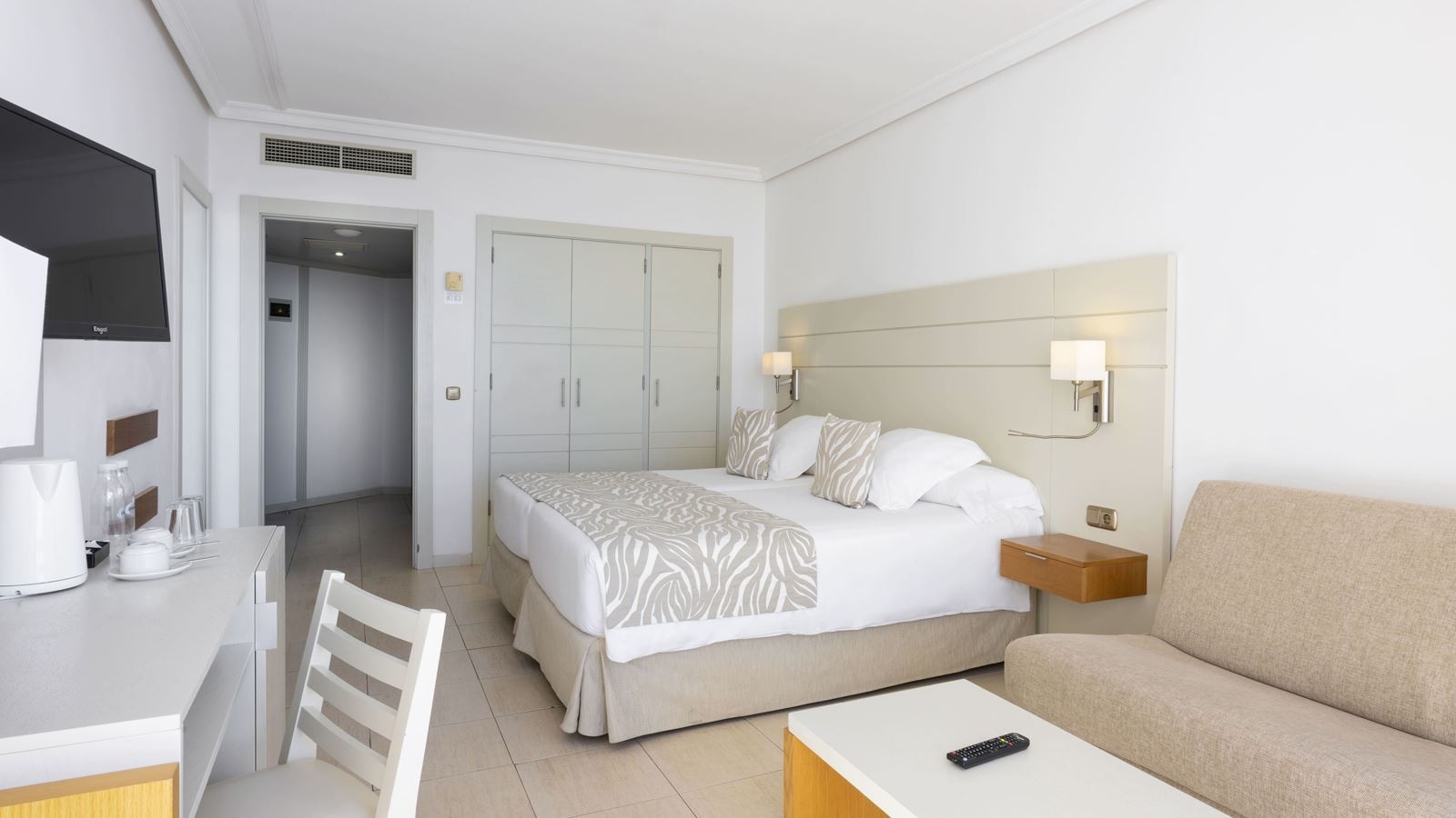 rooms-superior-room-side-sea-view-balcony-or-terrace