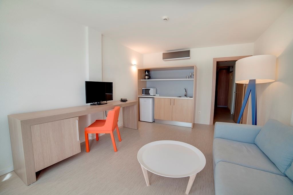 rooms-junior-suite-with-sea-view-and-balcony-or-terrace