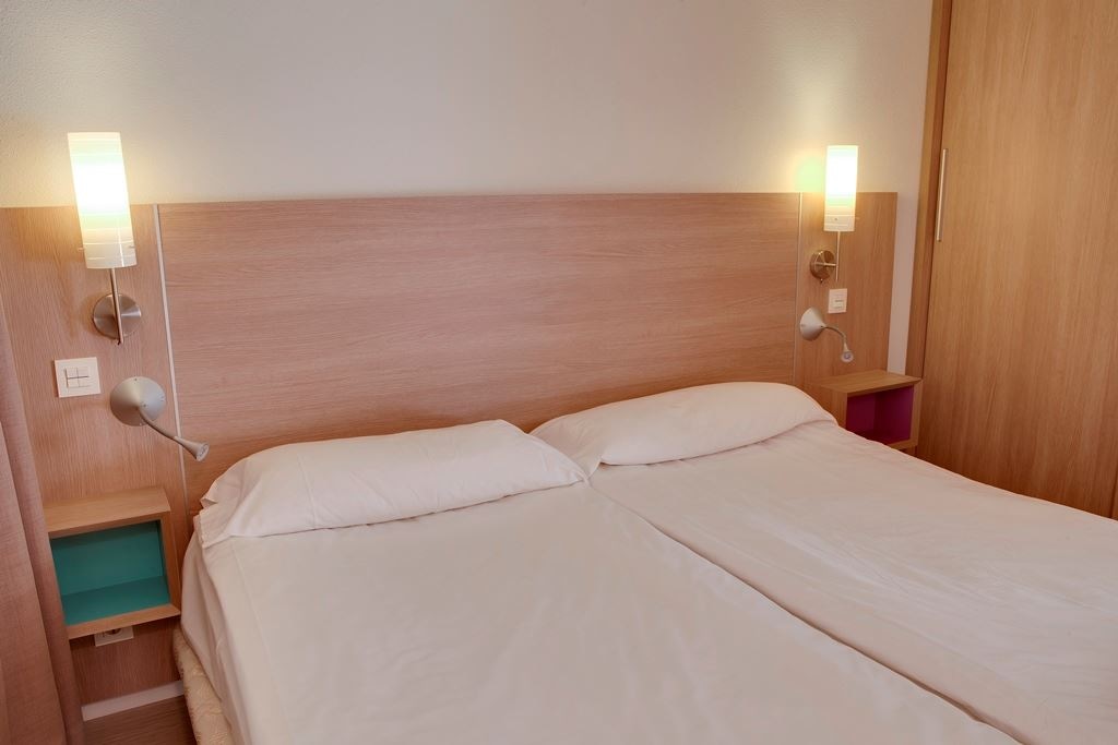 rooms-double-standard-room-partial-sea-view-with-balcony-or-terrace