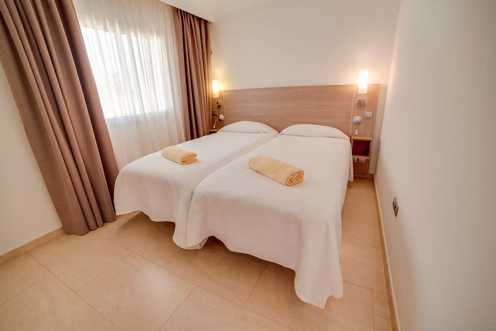 rooms-2-bedroom-suite-with-sea-view-and-balcony-or-terrace