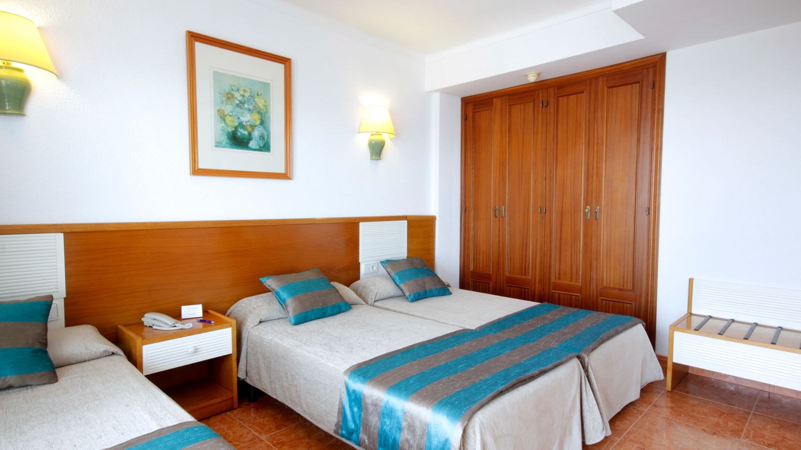 rooms-quadruple-standardroom