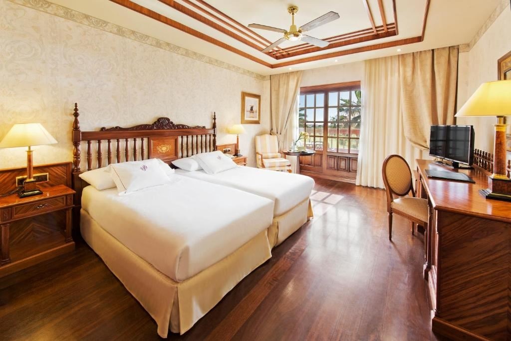 rooms-double-deluxe-room-golf-view-with-balcony-or-terrace