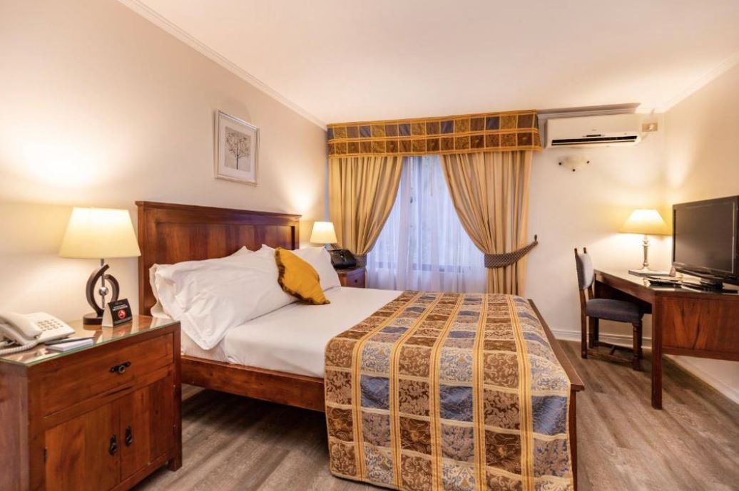 rooms-standard-studio-with-window