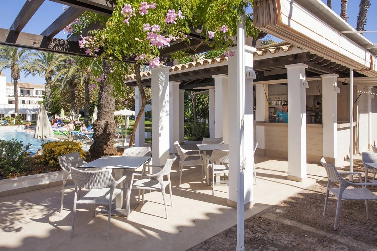 restaurants-pool-bar