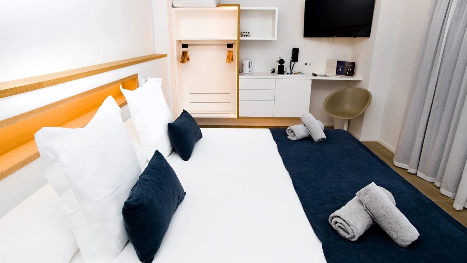 rooms-ds--double-superior-room-with-balcony-or-terraace