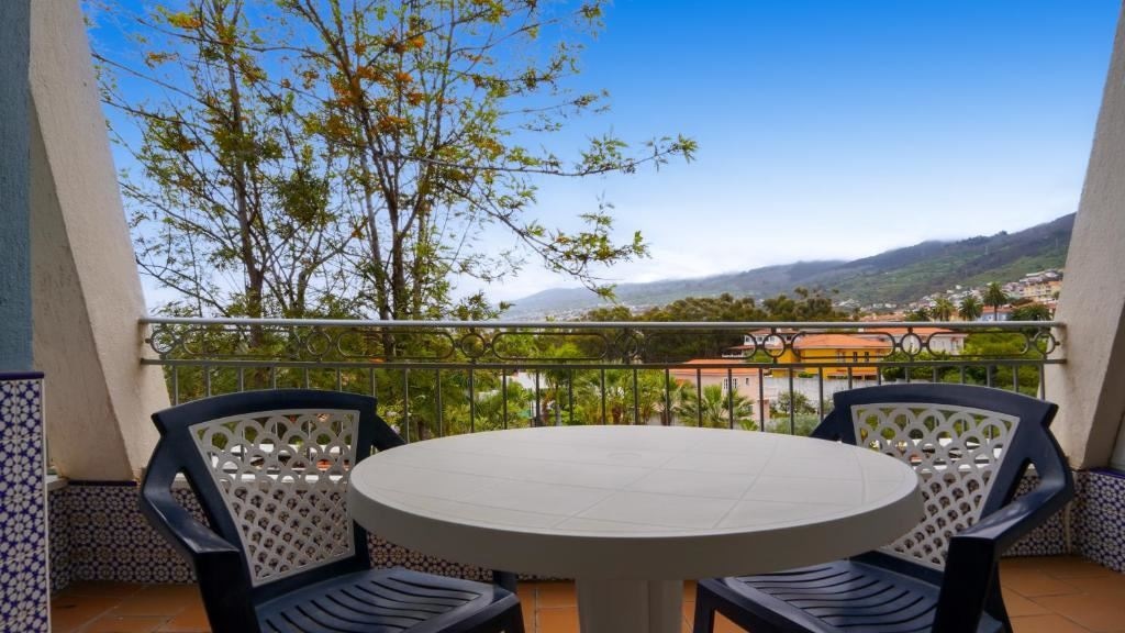rooms-apartment-1-bedroom-mountain-view-balcony-or-terrace-a1vta1vcsu