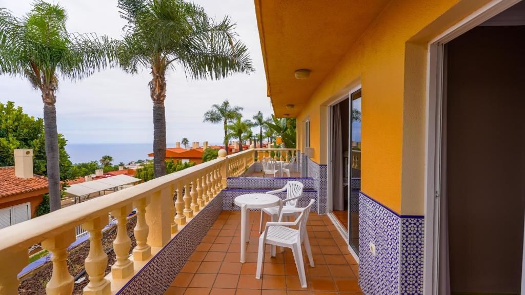 rooms-bungalow-1-dormitory-balcony-or-terrace-ba1vtp