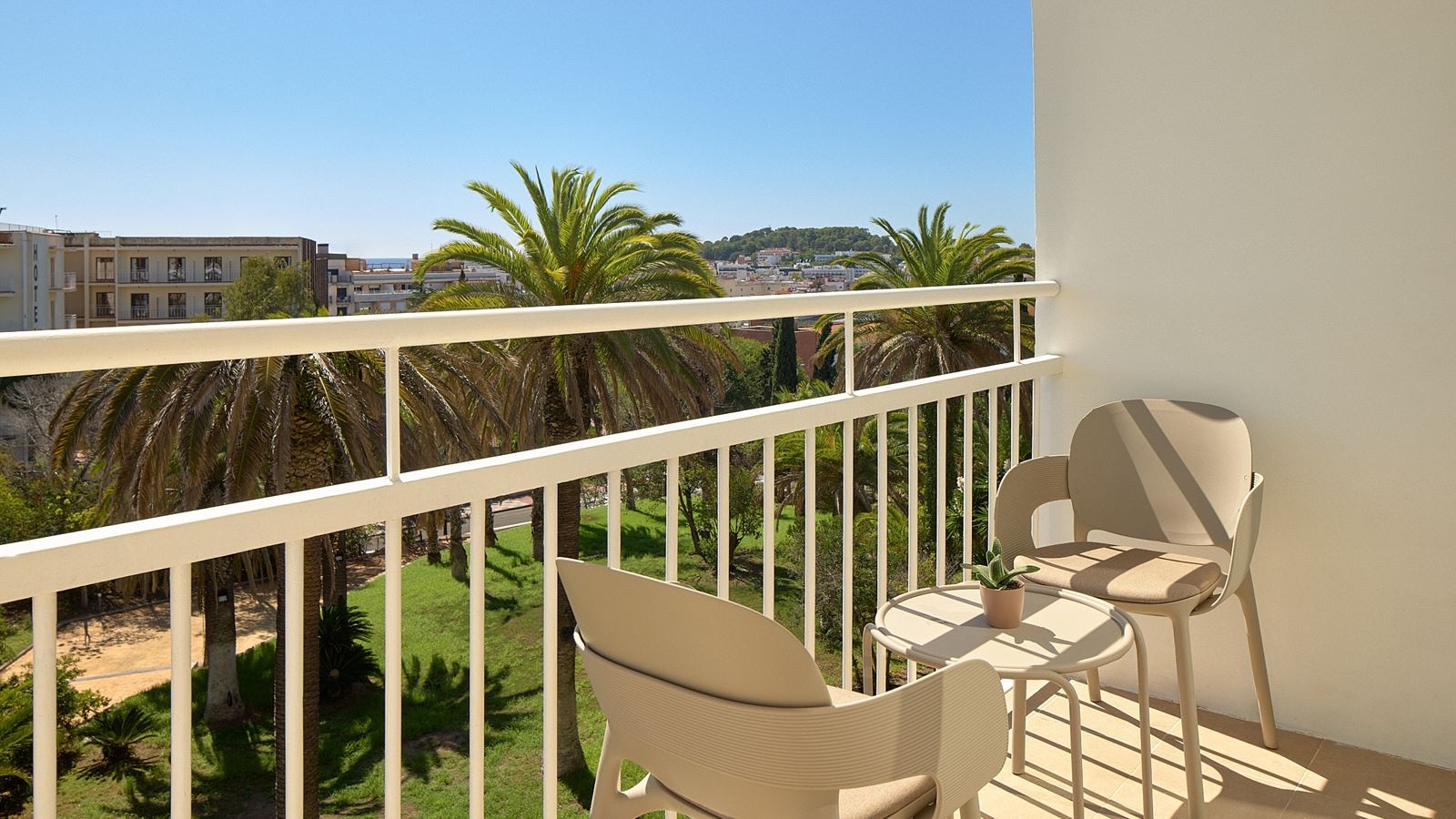 rooms-b2t-double-premium-garden-view