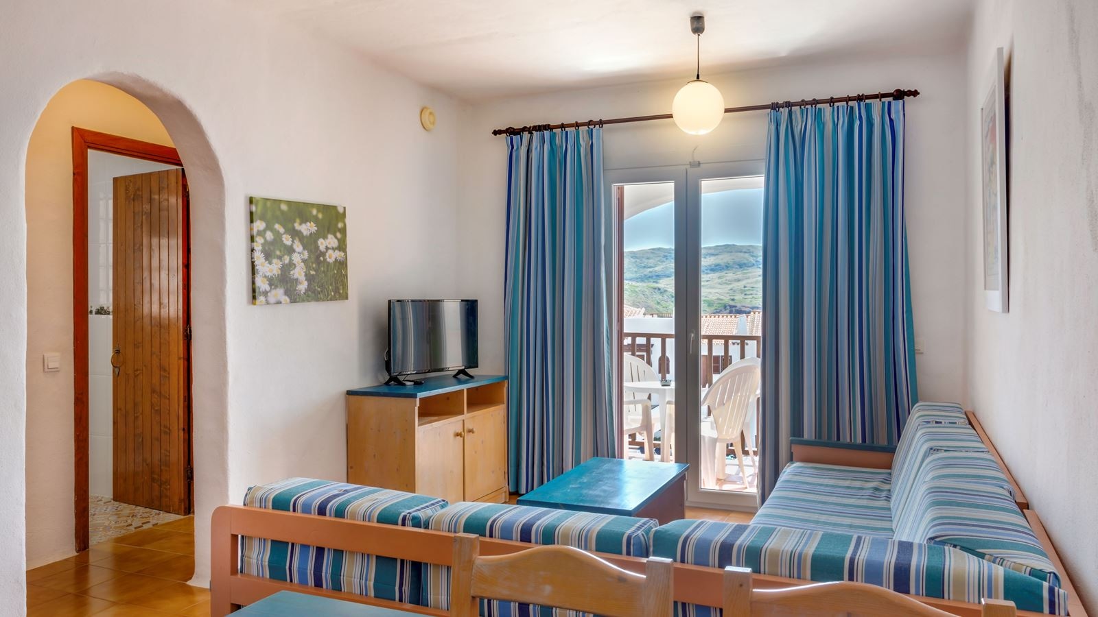 rooms-a1--1-bedroom-apartment-balcony-or-terrace