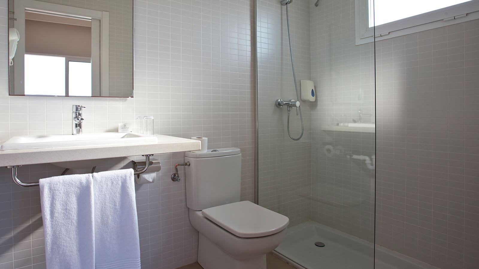 rooms-db--twin-room-balcony-or-terrace