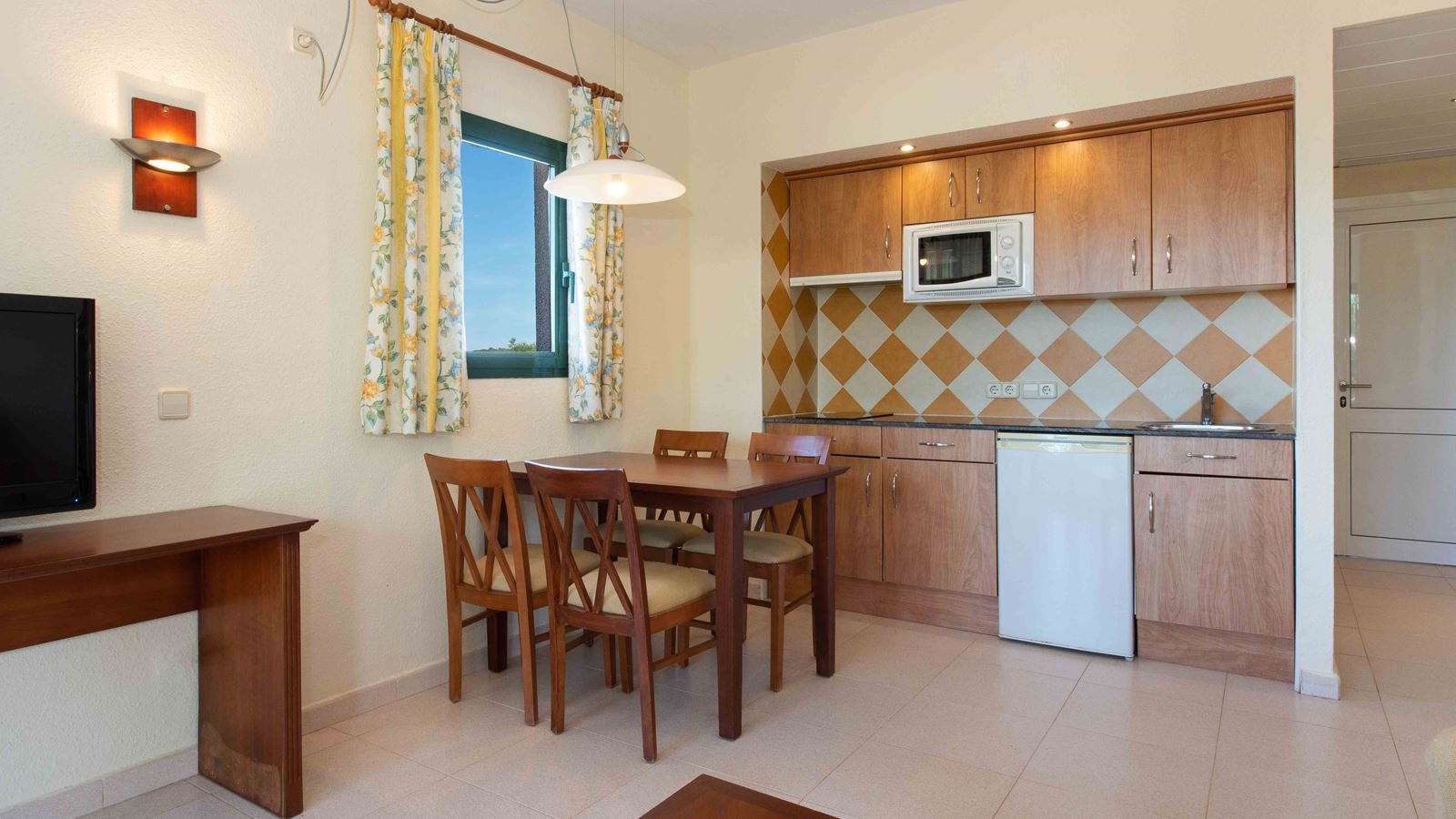 rooms-a1--apartment-1-bedroom-balcony-or-terrace