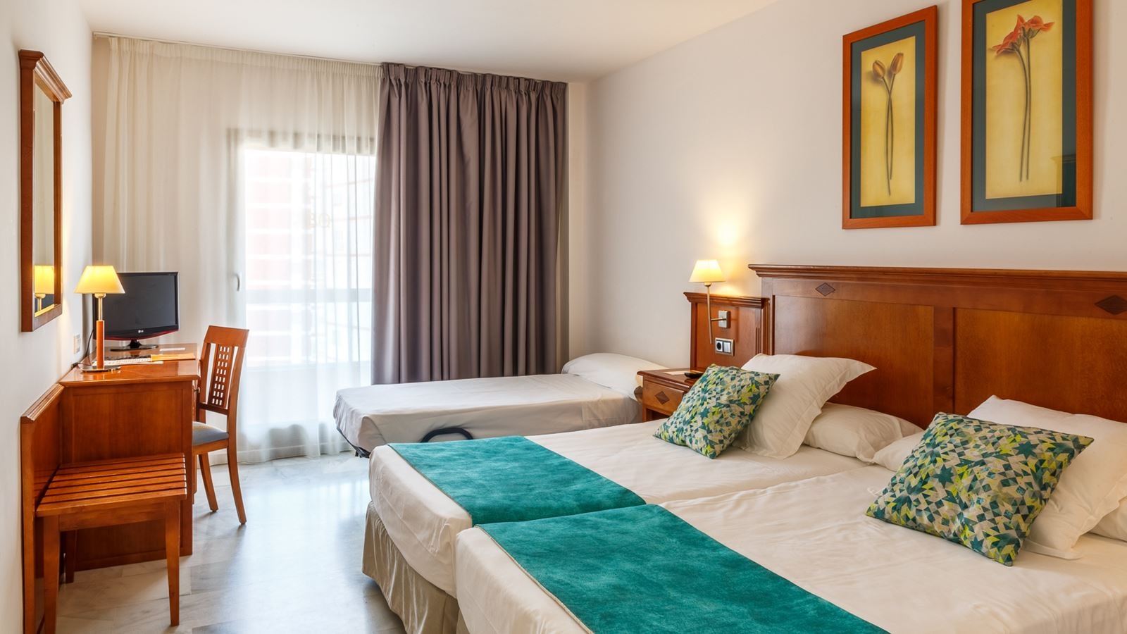 rooms-dl-sea-side-view-room