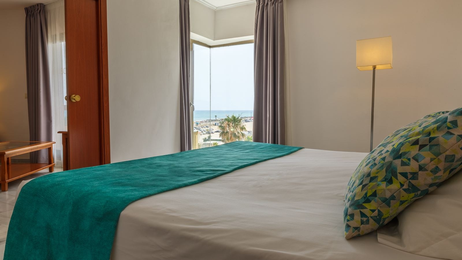 rooms-dl-sea-side-view-room