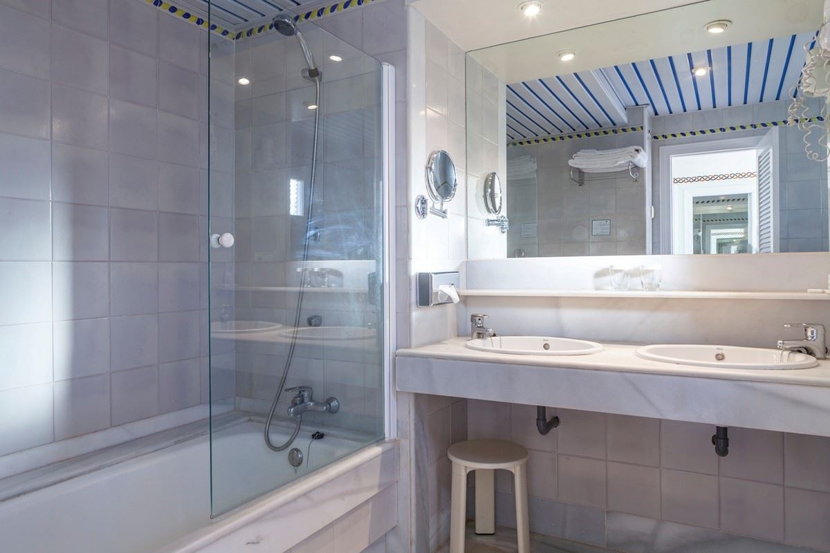 rooms-db-double-standard