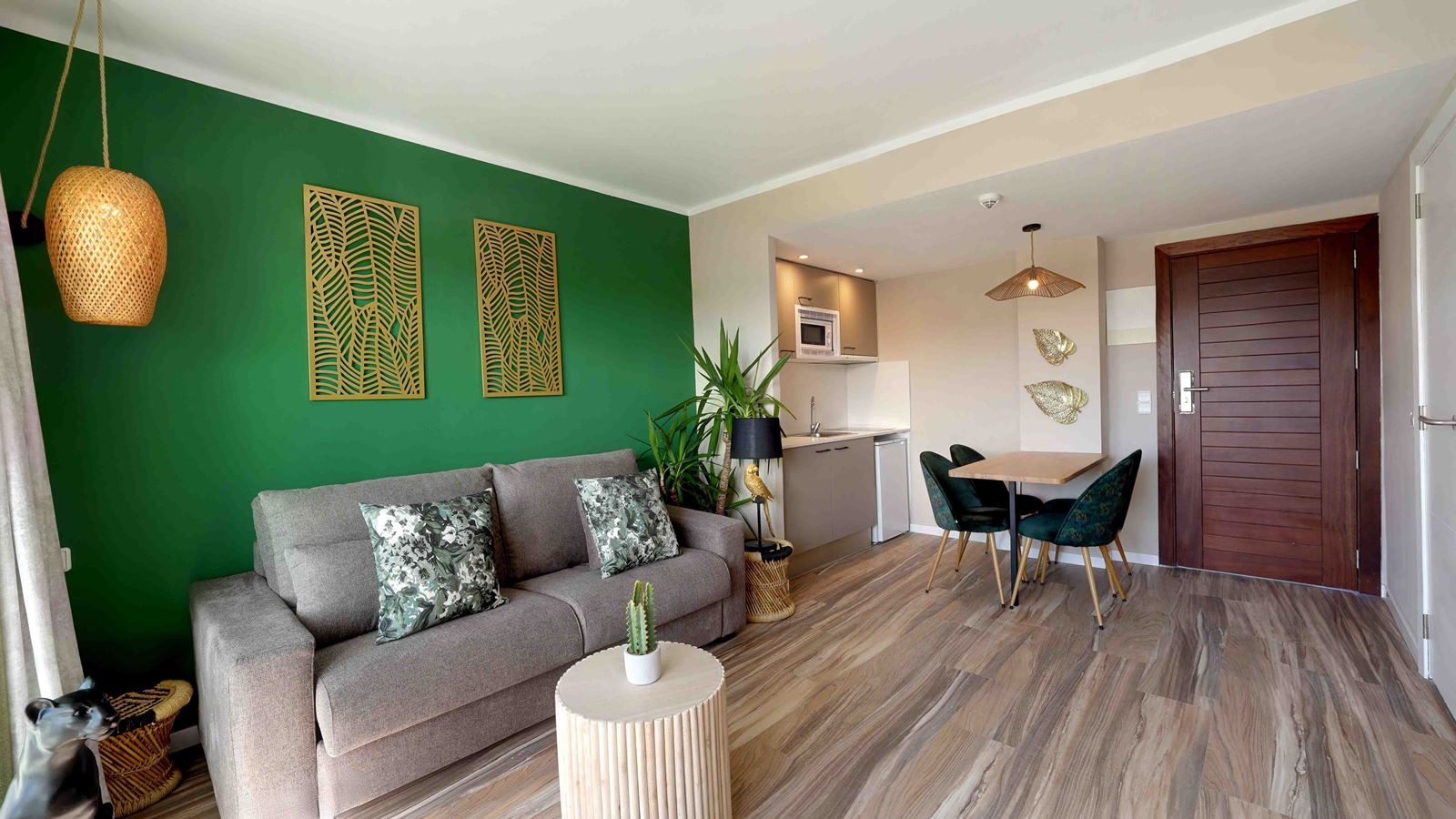 rooms-apartment-superior-pool-view