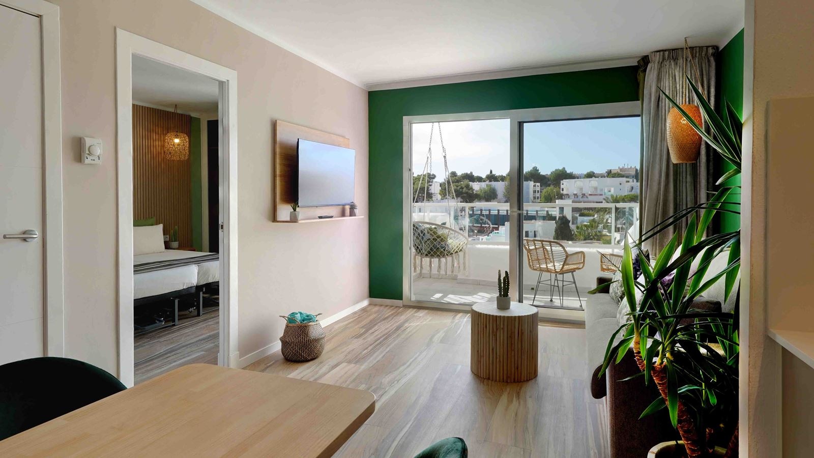 rooms-apartment-pool-view