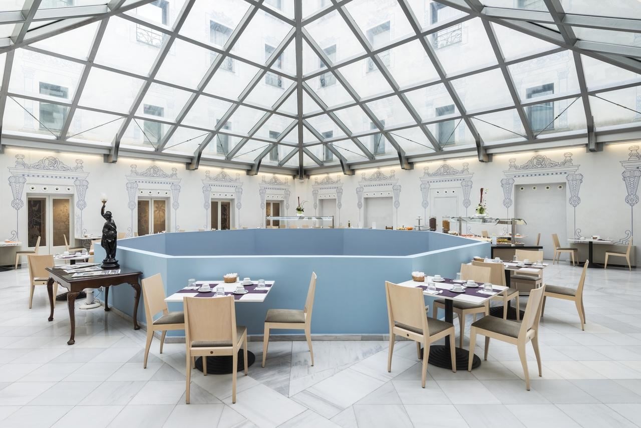 restaurants-breakfast-hall