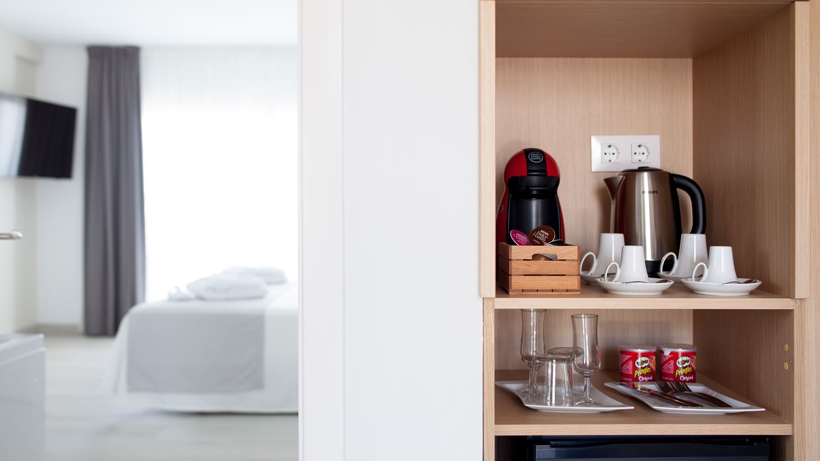 rooms-suite-pool-view-with-balcony-or-terrace