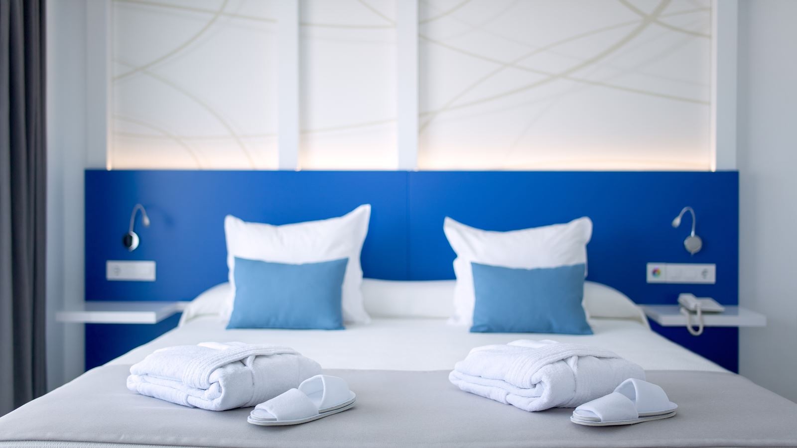 rooms-suite-pool-view-with-balcony-or-terrace