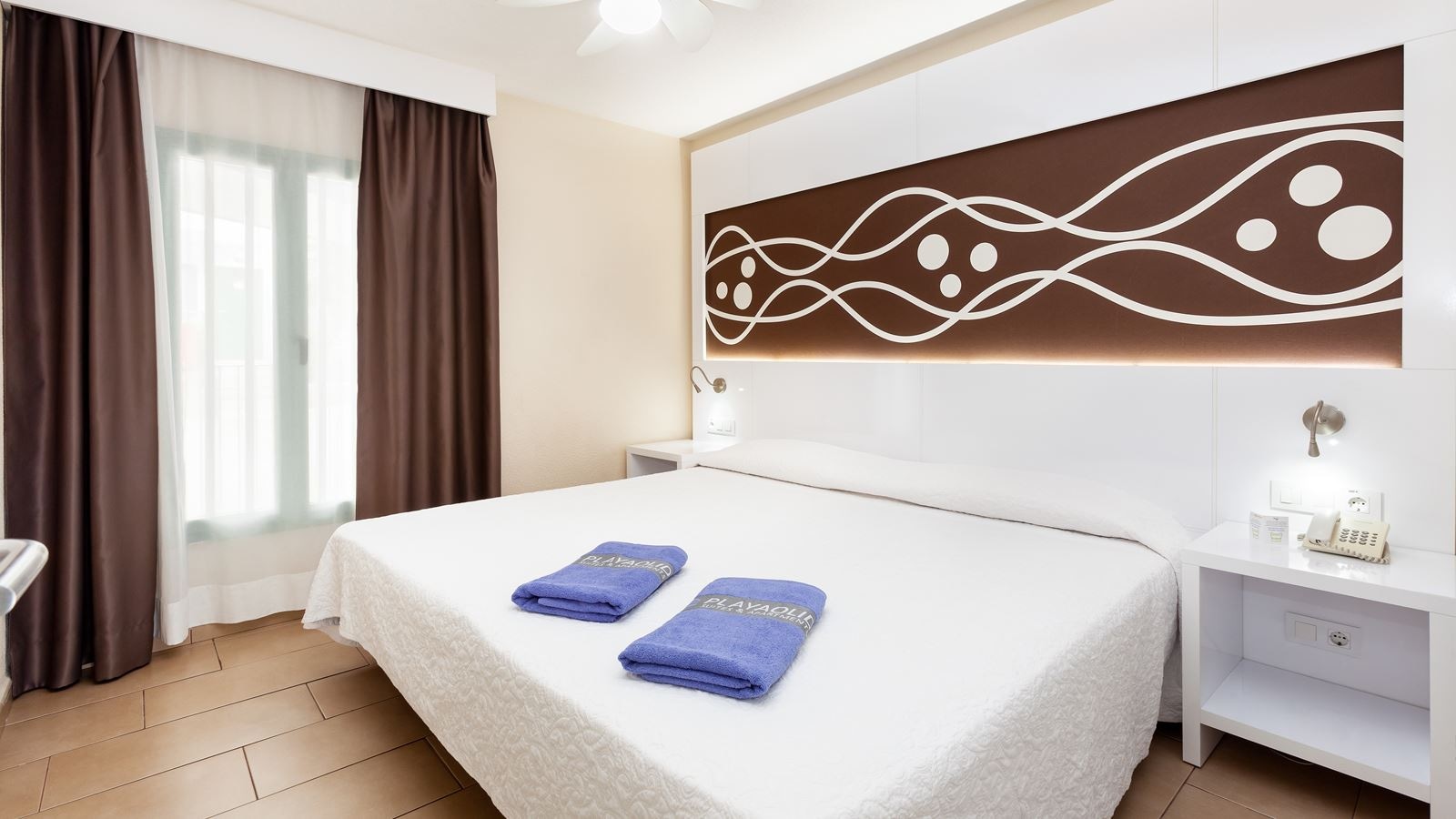 rooms-apartment-premium-1-bedroom-poolview-with-balcony-or-terrace