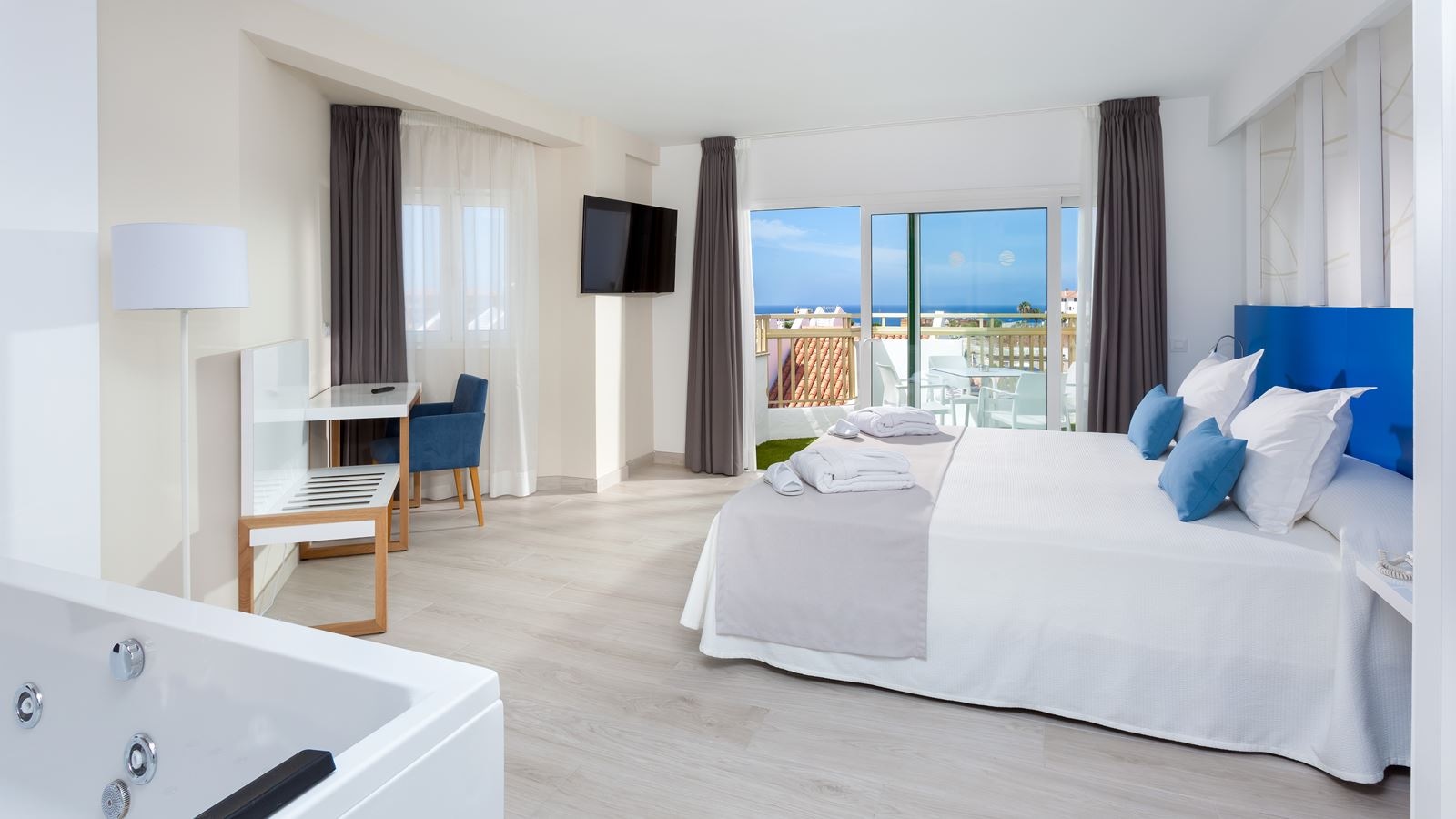 rooms-suite-with-balcony-or-terrace