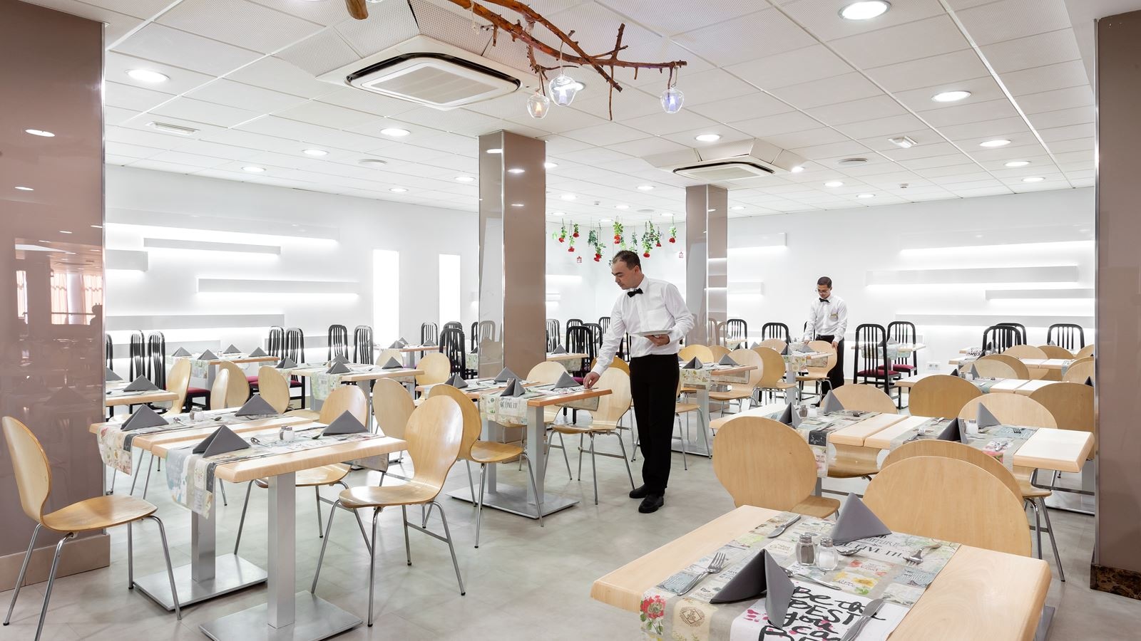 restaurants-restaurant