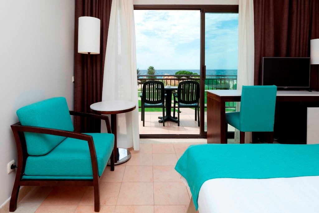 rooms-dv--frontal-sea-view-room