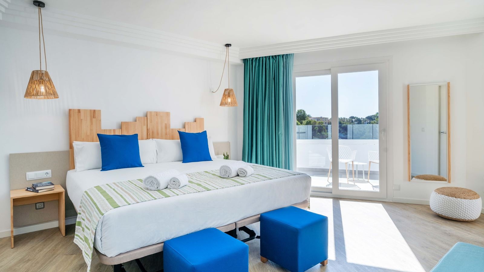 rooms-junior-suite-balcon-or-terrace-a