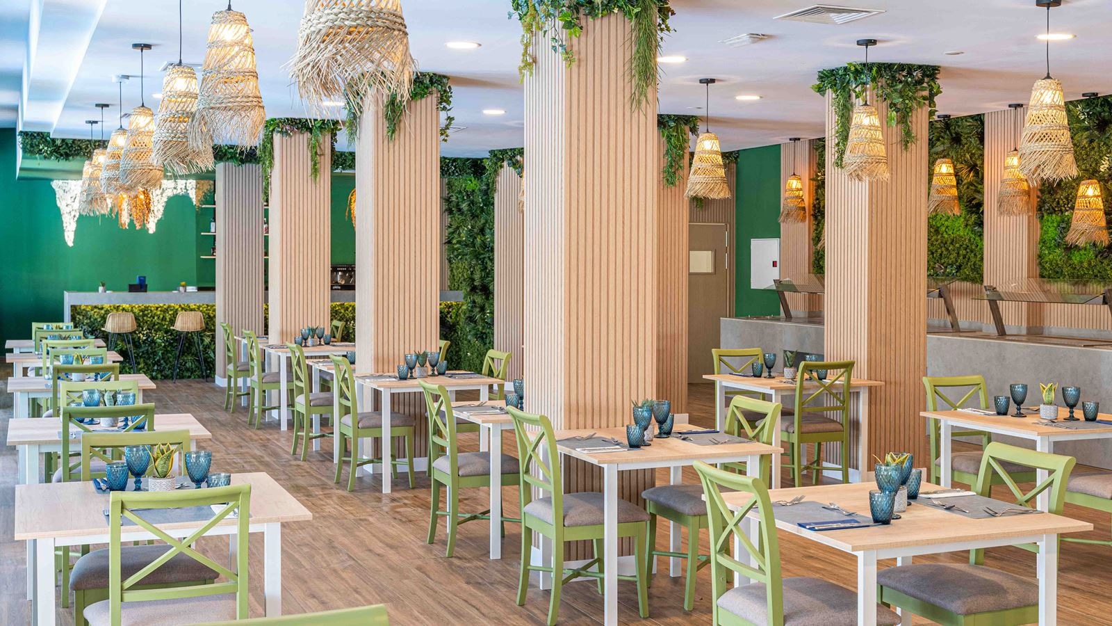 restaurants-main-restaurant-bar