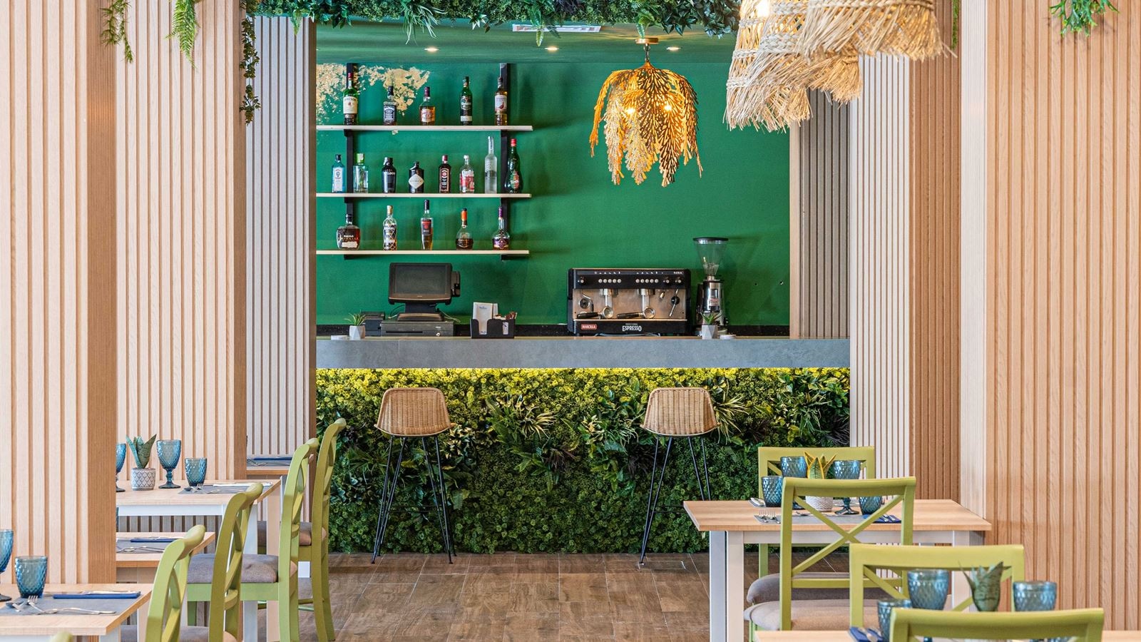 restaurants-main-restaurant-bar