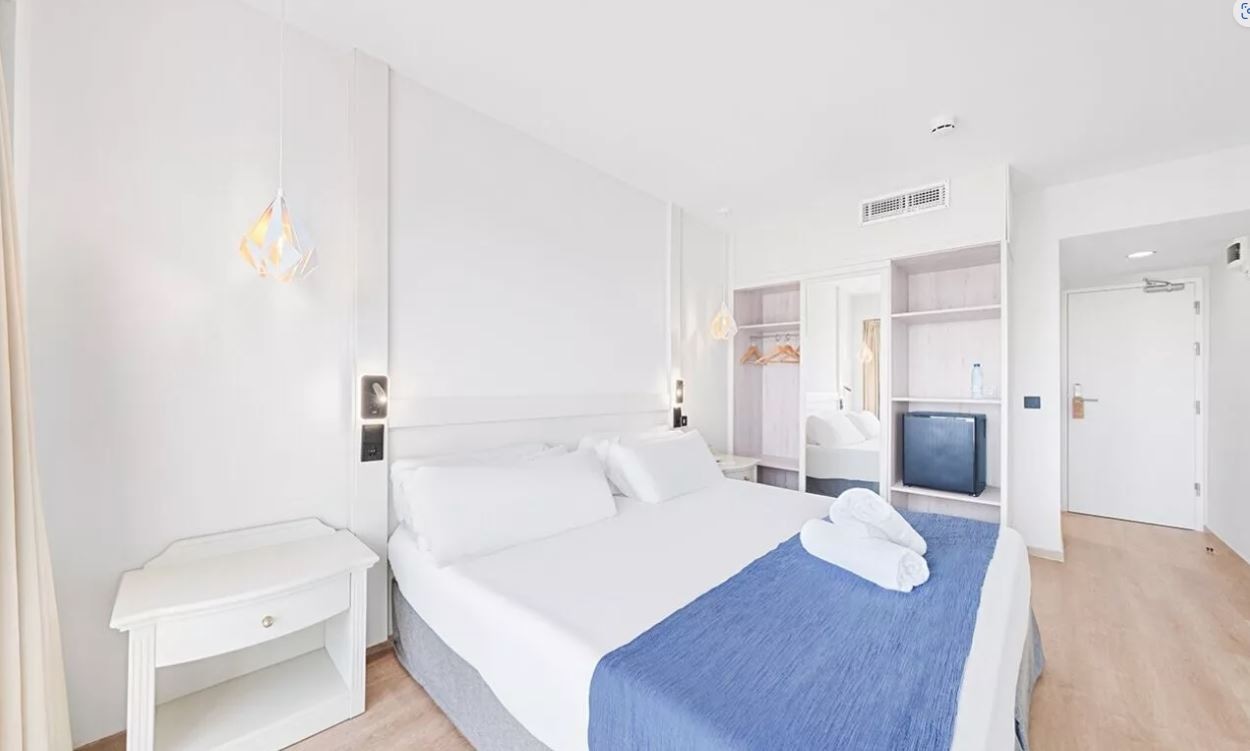 rooms-double-room-balcony