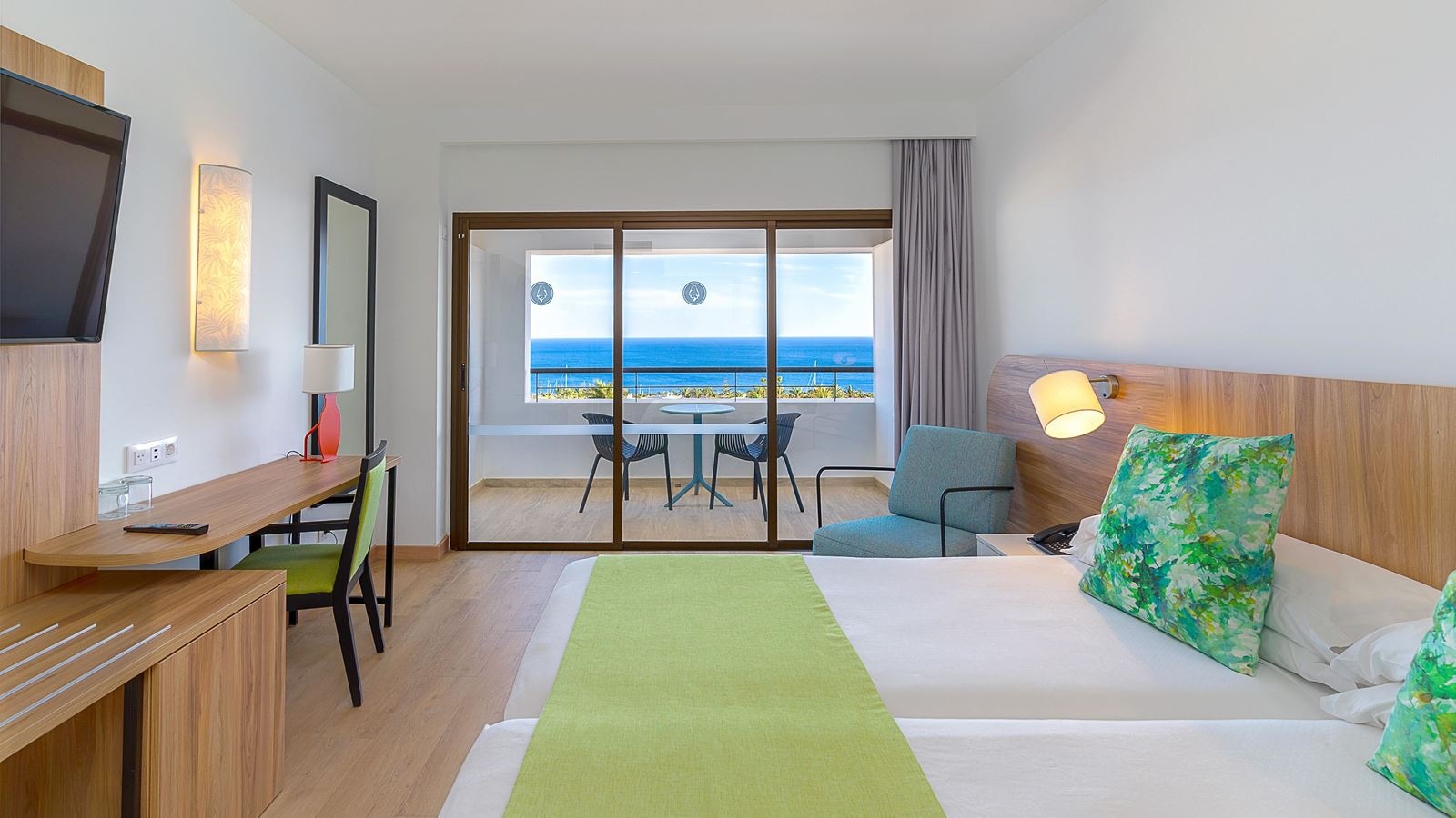 rooms-double-superior-room-sea-view-balcony