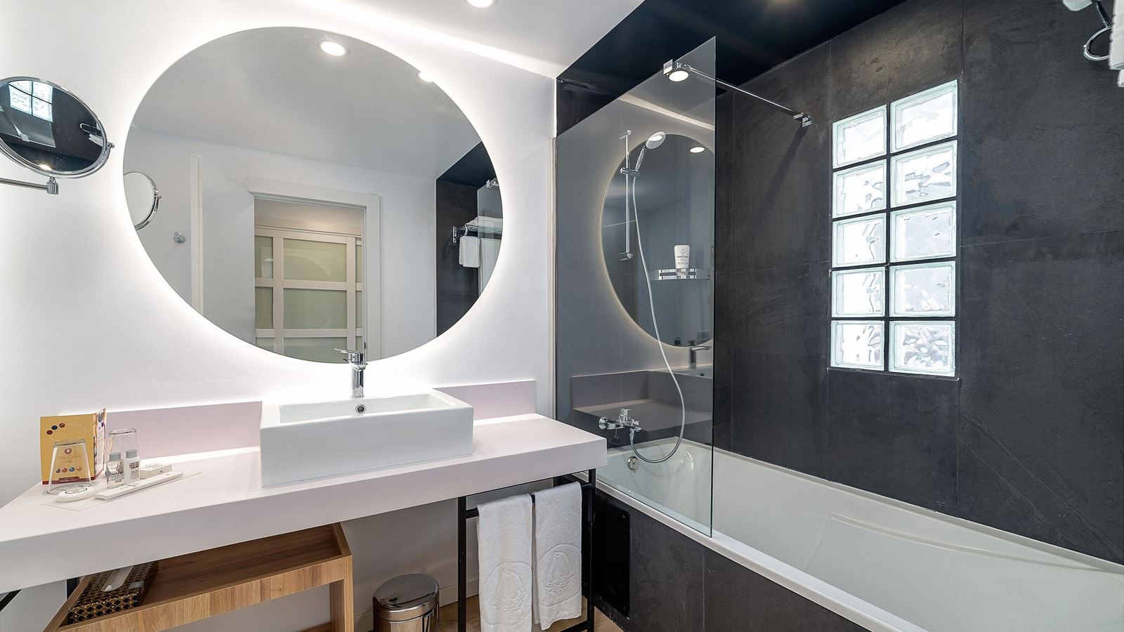 rooms-superior-family-interconnecting-rooms-garden-view-balcony-or-terrace