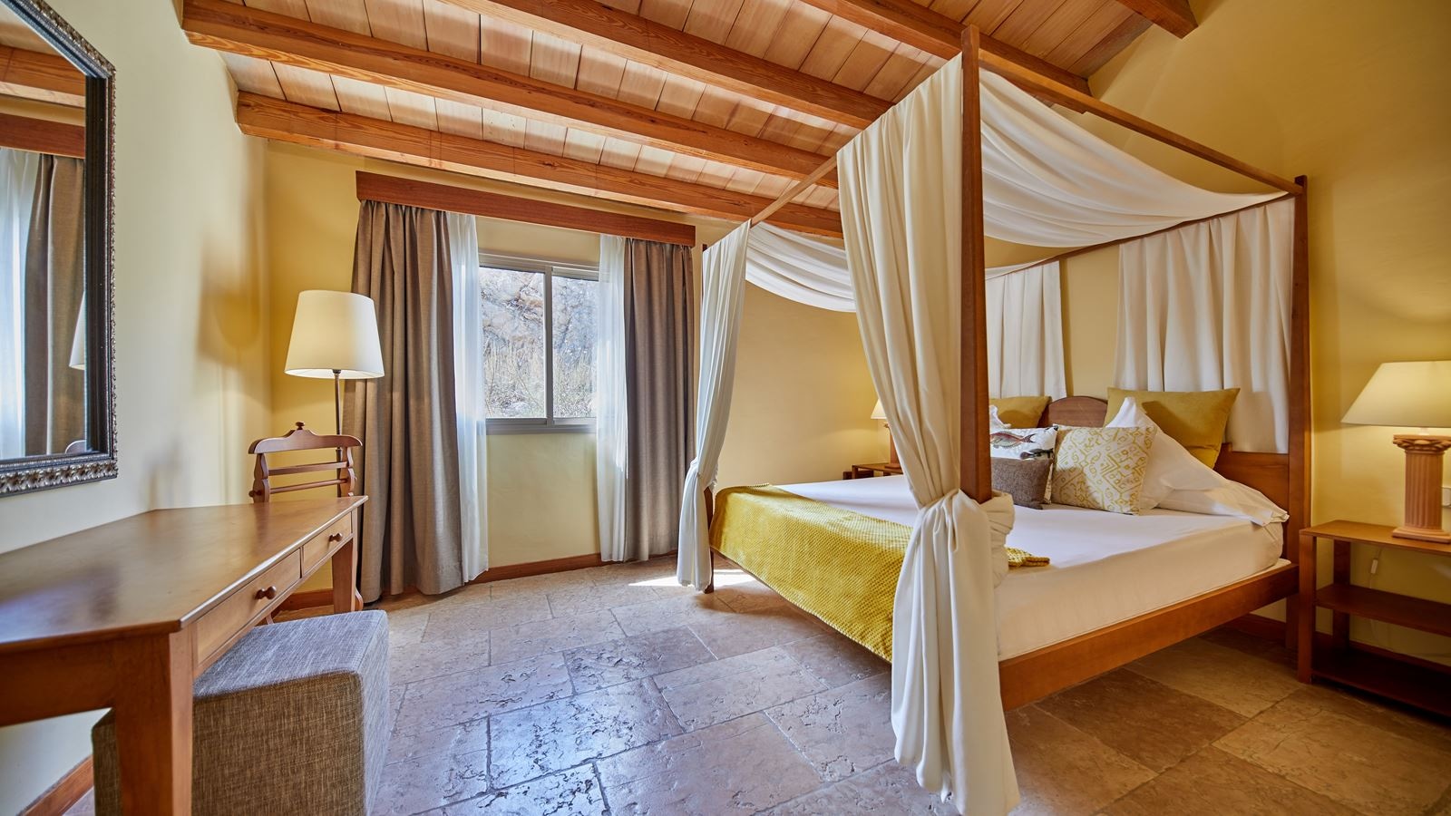 rooms-suite-garden-view-balcony-or-terrace