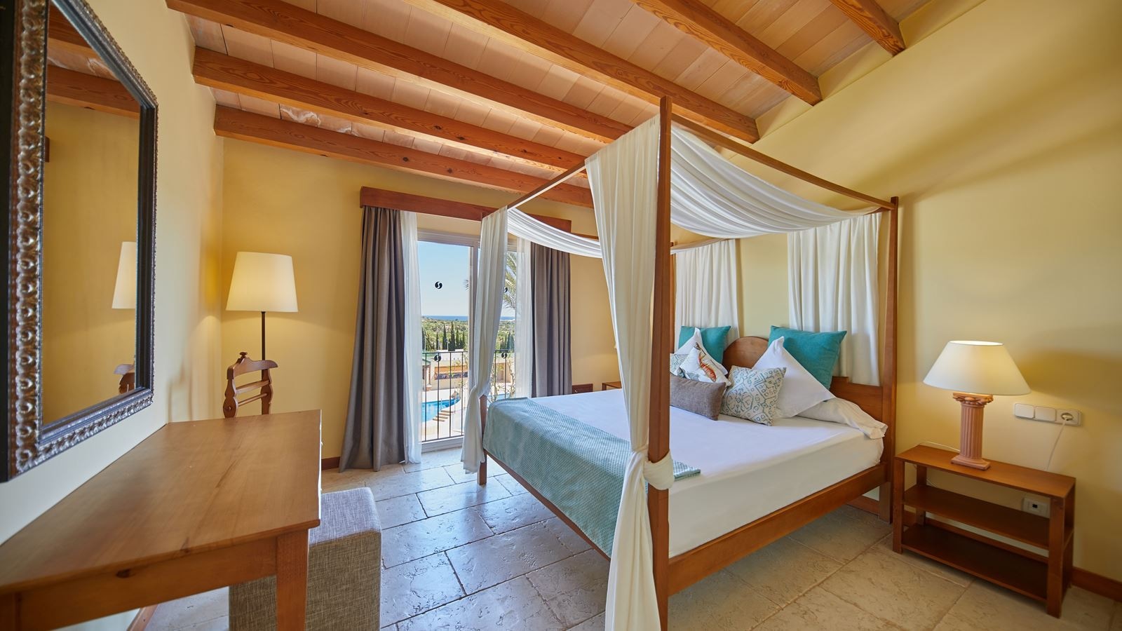 rooms-suite-superior-balcony-or-terrace