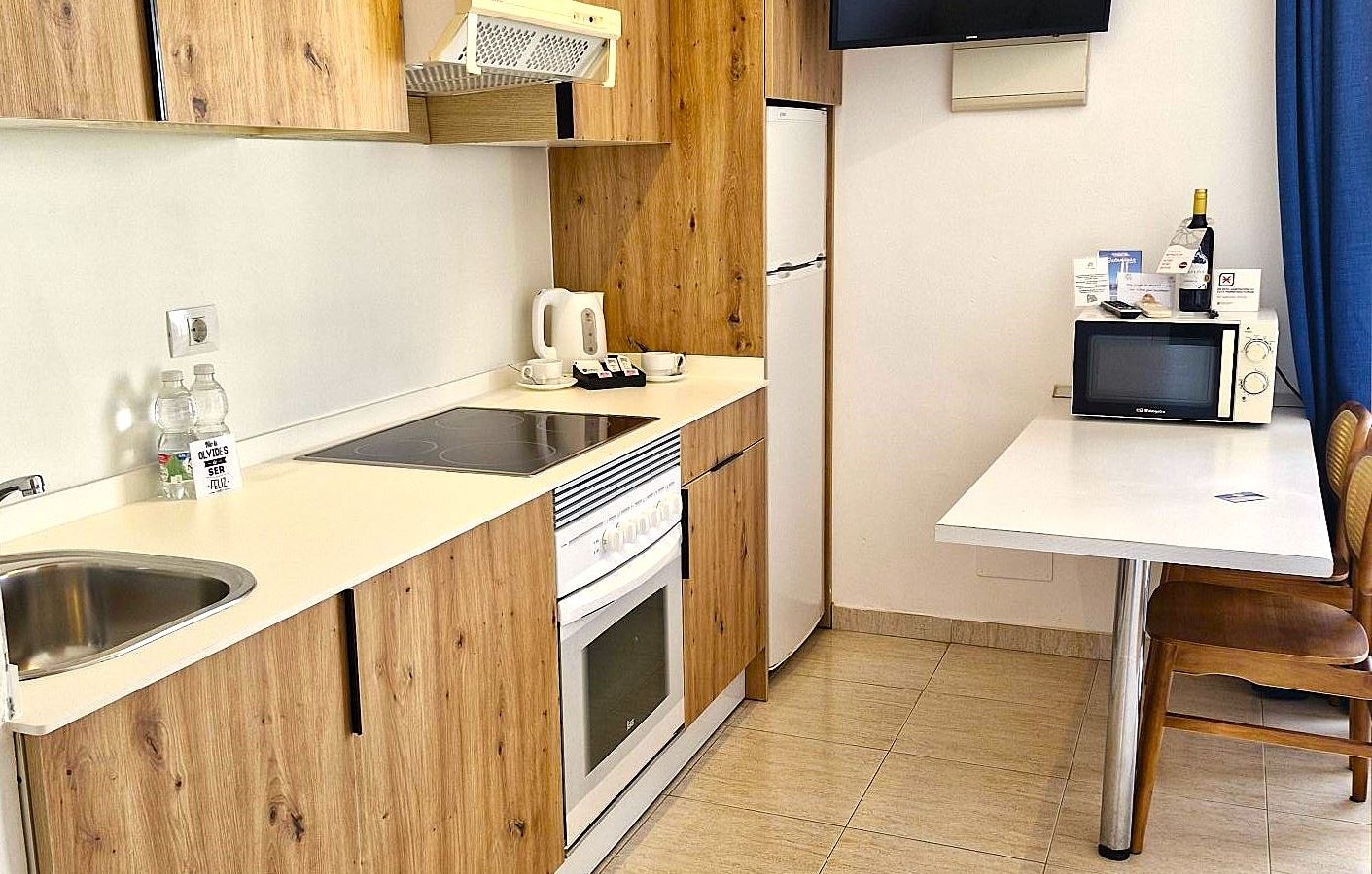 rooms-apartment-1-bedroom-pool-view-balcony-or-terrace