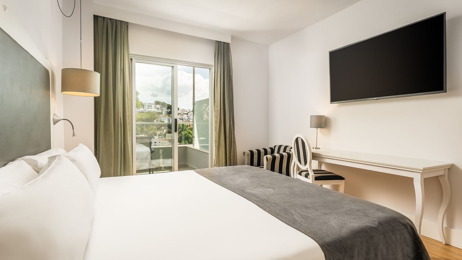 rooms-twin-premium-balcony