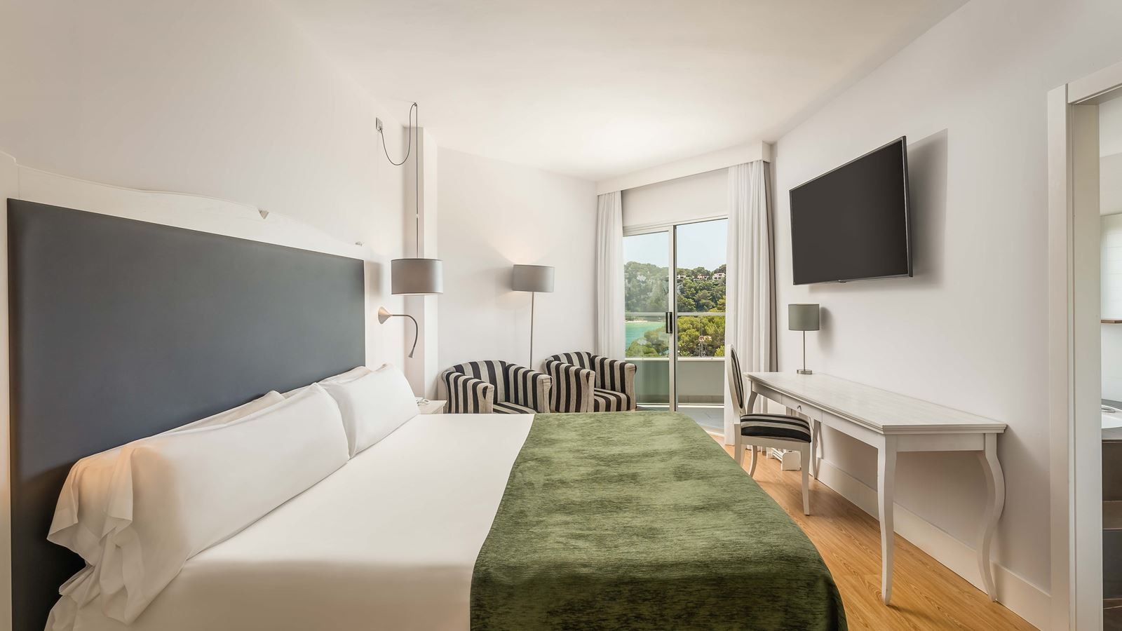 rooms-twin-premium-side-sea-view