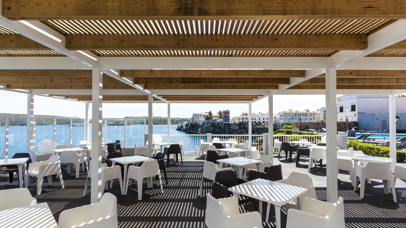 restaurants-dock-lounge--snack-bar