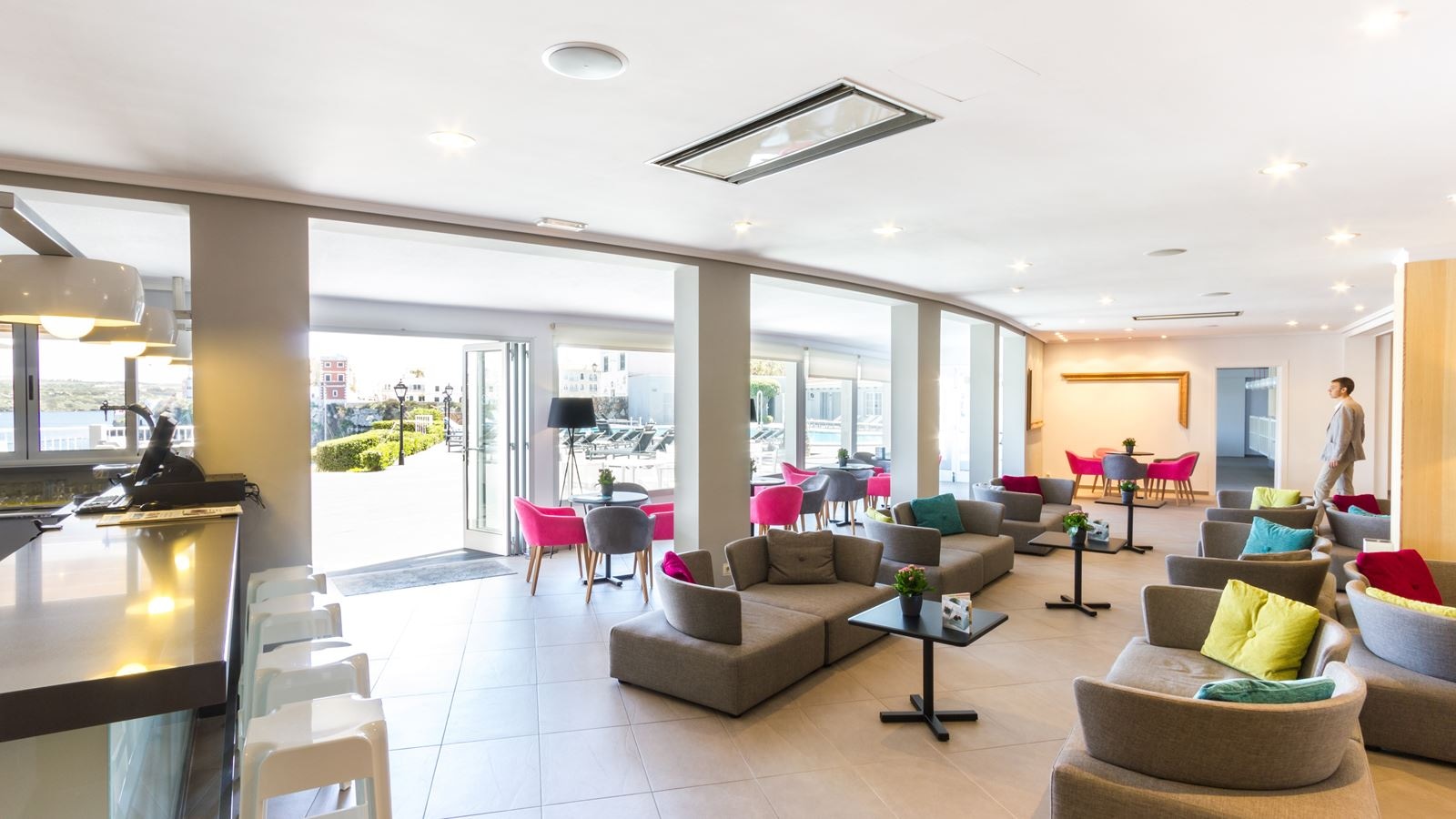 restaurants-dock-lounge--snack-bar