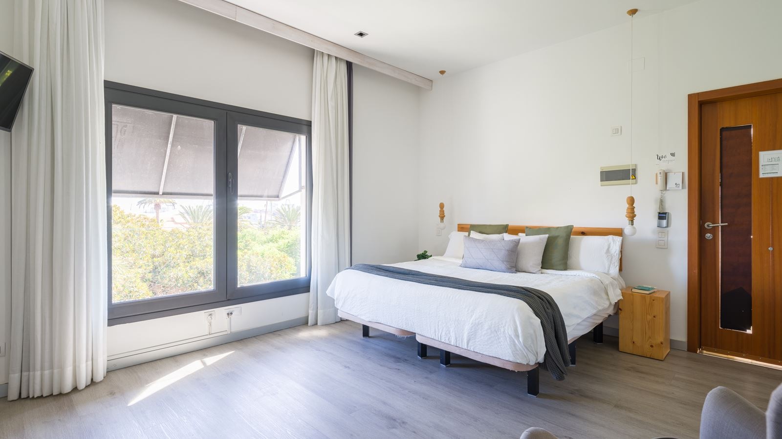 rooms-penthouse-with-kitchen